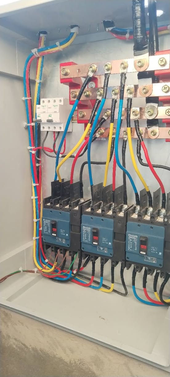 سلام عليكم انا كهربائي
محتاج شغل وي مقاول شركه كون مستمر
مكاني بغداد زعفرانيه ***********
هذا شغلي
