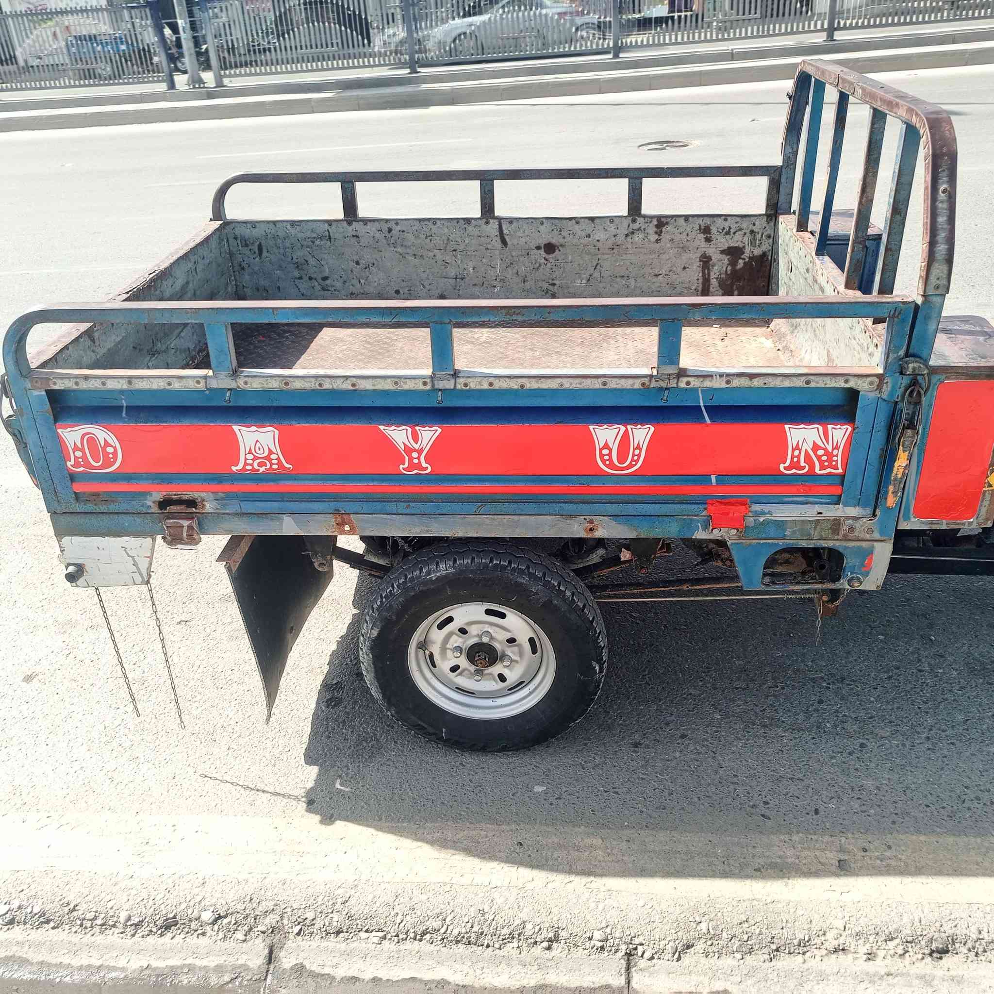 سلام عليكم ستوته مديل 2014 دراجه حلوه ولا كص ولا لحيم معروضه مليون 400 بيه مجال وراق دراجه ***********
