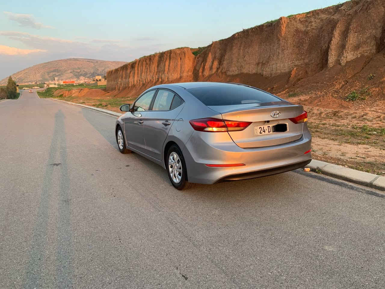 هيونداي النترا
كندي 2017 🇨🇦
محرك 20 DOHC ⚙️
محرك وكير وتبريد شرط 
مقاعد جلد تدفئة (هيتر) ♨️ 
ثلاث وضعيات قيادة (عادي - ايكو - سبورت)
مانع انزلاق 🛞
ضرر قطعتين خلفي صبغ فقط
امامي كبس 
سنوية ورقم وفحص جديد
السعر 118 ومجال
واتساب ***********
