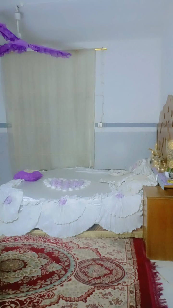 بيت للبيع بلداينيه طابو زراعي سند٢٥ المساحه ٢٠٠ متر نقصه بس بيتونه البيت كامل من مجاري وماي للاستفسار الاتصال ***********
