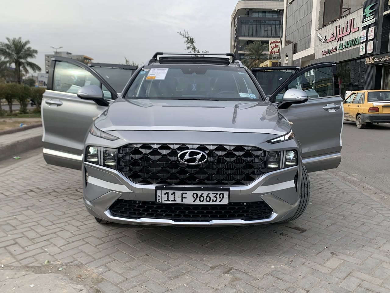 للبيع او مراوس
حسب القناعة 
مرقم بغداد بأسمي تحويل ثاني يوم
سنتافي فئة كالكرافي فول مواصفات 1/1 vip
 موديل 2023 وارد امريكي ماشية ١٣ الف بحالة زيرو وقابلة لزيادة 
بصمة ترحيب
بانوراما
القمارة كنتارة
فور ويل 
جنطة كهرباء  شفط وتفتح عند الاقتراب  منها 
محرك اربعة سلندر 2500 توربو
سستم صوت
داتا شو عرض على جامه  الامامية
اربع كامرات 360 درجة امامية وخلفية وجانبية
حساس( امامي+خلفي)
رادارات ( امامي وخلفي وجانبي)
كشنات جلد 
كشنات تبريد+تدفئة+ذاكرة خزن
ستيرن تدفئة
انارة داخلية ٦٤ لون
تشغيل عن بعد
تتقدم وترجع بالبصمة 
شحن لاسلكي 
اربع وضعيات قيادة 
دشبول ديجيتال الكتروني 
ويل كروم حجم 20
اعلى مواصفات بالسنتافي
حادثها بسيط ولا قطعة تبديل   بيها مكانات صبغ بسيطة
صور الحادث موجودة وتعمير كلة موثق
سعر ٢٥ الف  دولار بيع او مراوس حسب القناعة  الرجاء للجادين بالشراء  اة
الاتصال ***********
