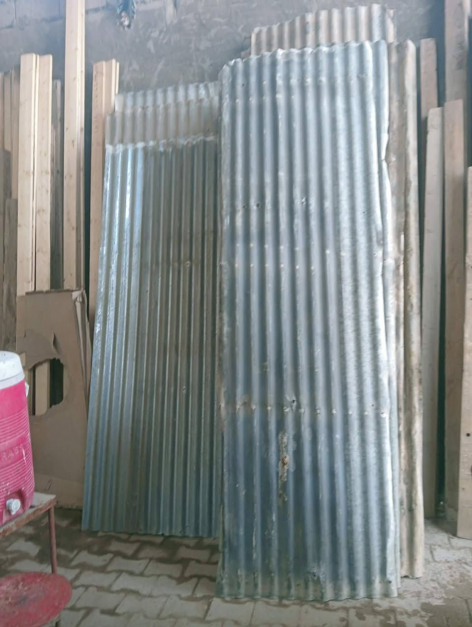 سلام عليكم عندي جينكو وتكم حديد وخشب وعمدان وخشب وسيور
المكان/بغداد الفضيلية 
هــ/***********
