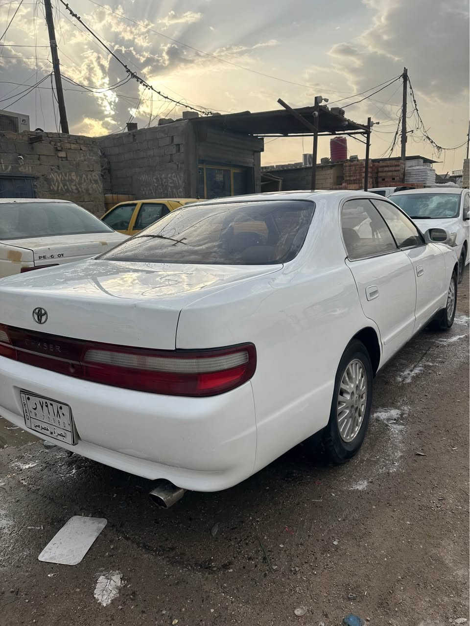 السلام عليكم شيزر 1994 السيارة محرك كير حدادية كلها نضيفة كهربائيات  شاشة اندوريد دوشمة ارضيه السيارة مال بيت كلها شغالة مكفولة من الكص والنقل والضربه بيها صبغ جاملغات خلفيه وقمارة والباقي كفالة السيارة عدنه وكالة عامة بيها تحويل شوكت متريد سنوية منتهية السعر ٥٧ وبيها مجال قليل للشراي مكاني البصرة المشراك الجديد *********** البصرة, العراق
