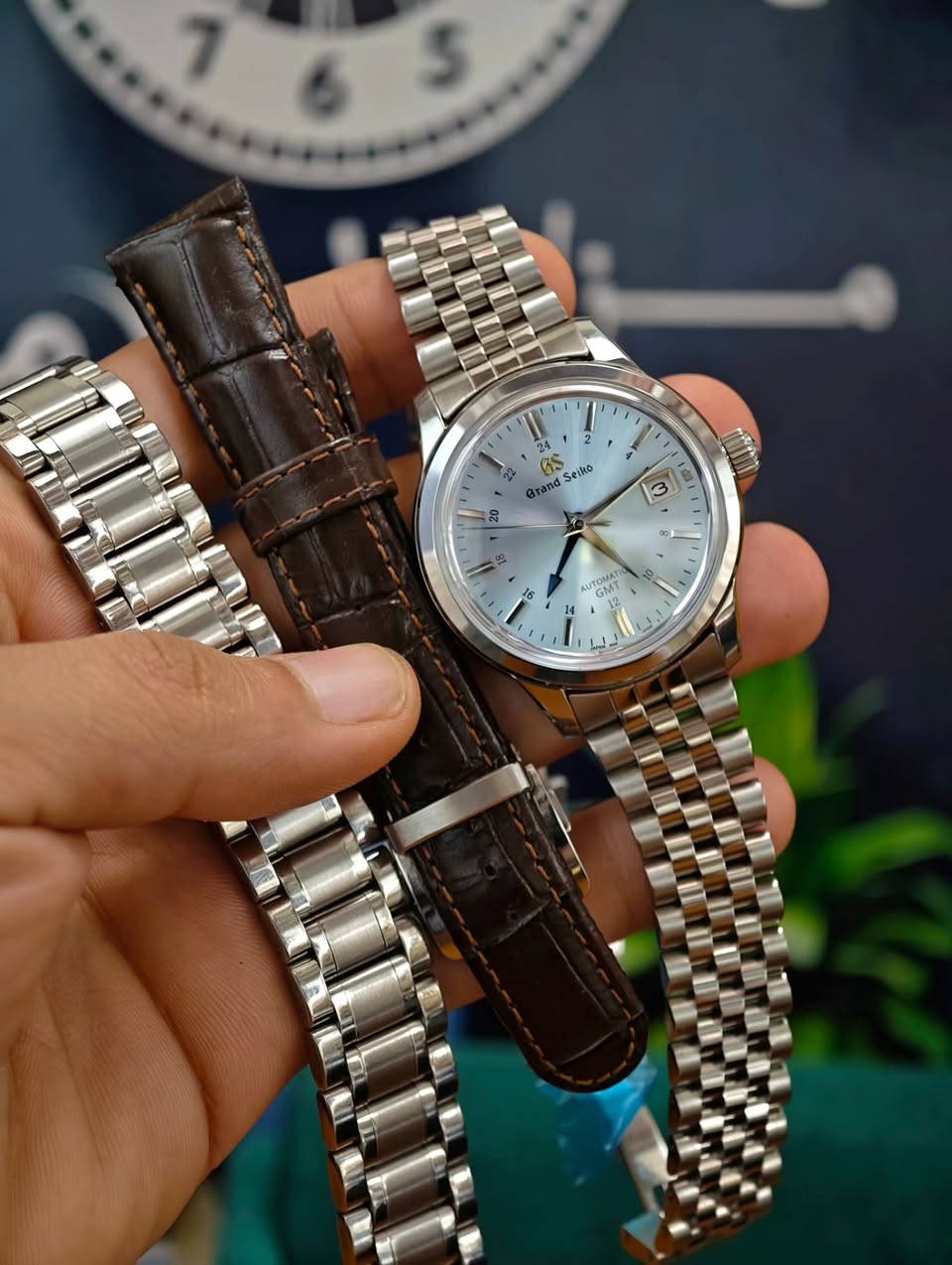 گراند سيكو كلين أعلى كوالتي موجود مع 3 سير 
السعر المطلوب 325 دولار قابل للتفاوض


**إذا كنت صاحب هذا الإعلان وتريد حذفه لأي سبب، رجاءا أرسل رسالة إلى الدعم الفني**