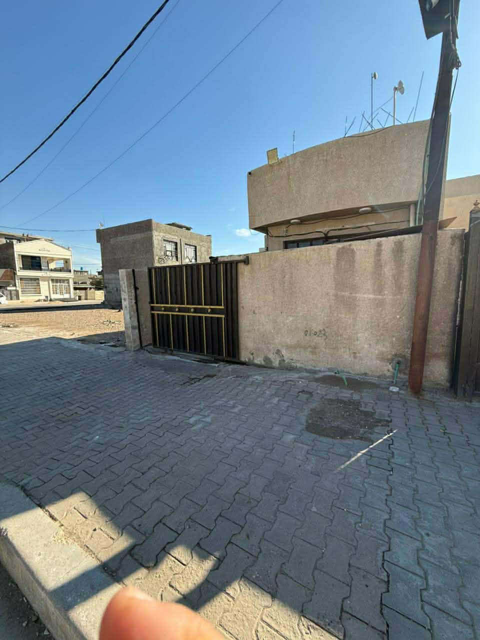 دار للبيع مساحه 120 متر  حي بدر يحتوي على استقبال  مطبخ غرفه صحيات طرمه
الطابق الثاني غرفتين +سطح

الاستفسار  على الرقم 

***********
