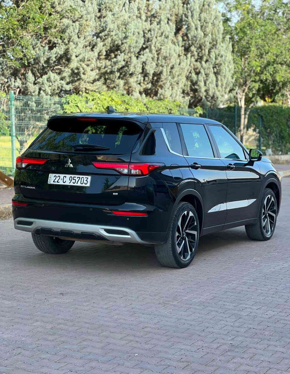 سلام عليكم ورحمة الله وبركاته
MISTIBUSHI OUTLANDER 2022SE
اللون اسود 
وارد أمريكي
بدون صبغ كلين تايتل 
بدون دواخل و شاصي
 ايرباك  ستيرن برده طاك
ماشية 34 الف ميل 
محرك 2.5L(4V)
سياره رقم اربيل
موصفات SE 
بصمة 
بريك بصمة 
ابواب بصمة
شاشة كبير 
خمسة كاميرات 
7 راكب 
صندوق كهربائي 
لايتات LED بلادي
كوشنات جلد
كوشنات هيتر 
كوشنات كهربائي
تبريد مركزي
تحكم ستيرن كامل 
تحديد سرعة 
قوديك شفت 
فتل حساس 
رادار خلفي 
رادار امامي 
رادار جانبي
و بعد موصفات هويا 
سعر 225$ و بيها مجال 
واتساب موجود 
***********
