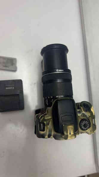 تجي تفحص وتاخذ 
كامرات عدد2 
70 دي كانون
700 دي كانون 
زوم 100:400
عدسة 18:135
شاحنة وبطارية وكرب لل700 
مكاني بغداد حي الامين 
***********
