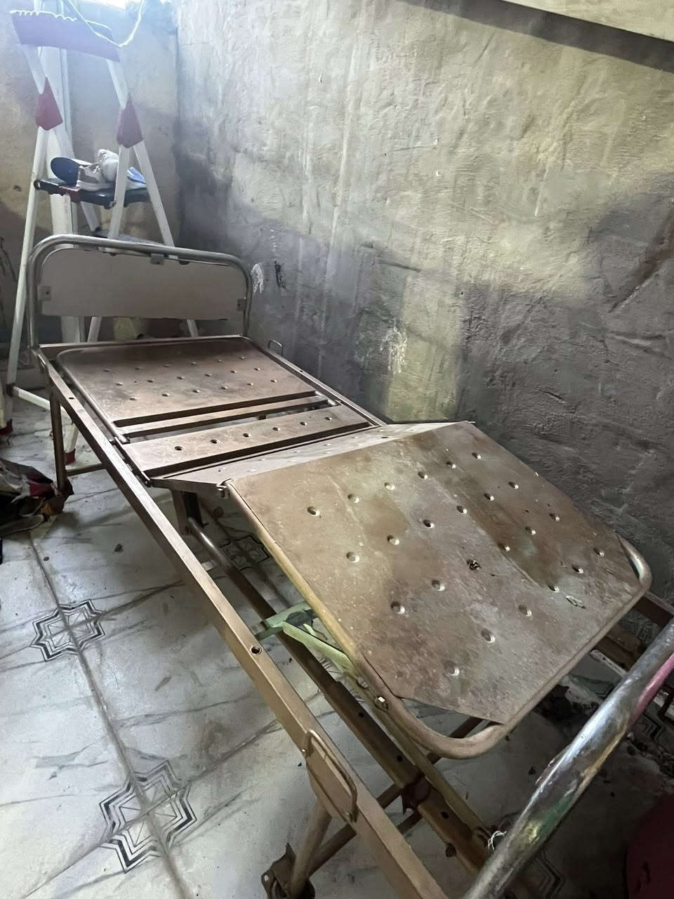 سديه مال مريض حديد متنقله وتتحكم بيه جديده ونضيفه السعر 200 قفل مكاني بصره امن الداخلي ***********
