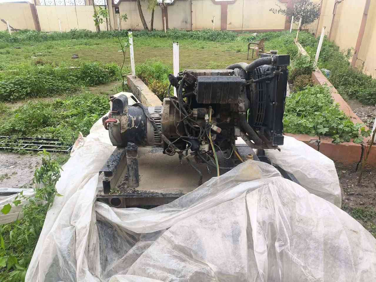 مولد للبيع
مكان موصل 
عوزها تجفيت سعر مليون وبيها مجال
***********
