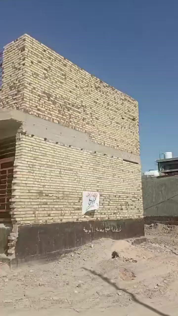 100متر مربع 10 في 10 طابقين بناء  طابوك جمهوري طابو زراعي سند 25  باسم ابو البيت حله  سيف سعد حي ابو طالب  او من نزلت سعد بيجو سنتر مقابل شارع الزوار تتوفر كافت الخدمات ماي اساله وكهرباء وخط مولده ذهبي عرض الشارع 10 متر السعر 43 للمعلومات صاحب البيت مستعجل  للبيع اتصال ***********
