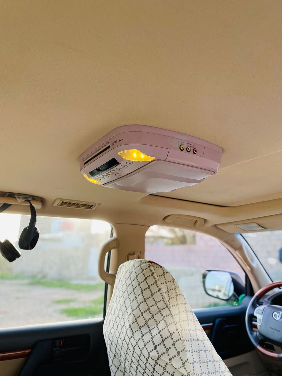 سلام عليكم لاند اكروز للبيع اسليمانيه 2015 بريم ديفيدي معروف مواصفات البريم والسونار موجود  الاتصال ***********
