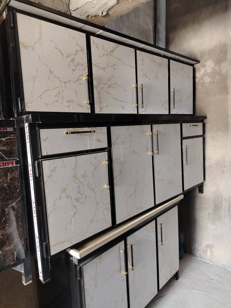 سلام عليكم وصول وجبه جديده في مزاد لأخوين العنوان المفرق الطرق والجسور مقابيل العزات بن تجه رايح عليه المفرق السعر اب 350 وبي مجال للاستفسار *********** كونترات جديد مترين والسنك مترا و30 يتوفر الالوان مراوس بل مستخدم همين
