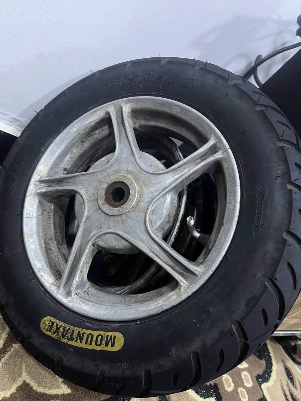 السلام عليكم ويل نجمه بلادي الشكل القديم اي عواج مابي مال حاويه السعر 225بي مجال الميعرف بيهن لايراسل المكان الدوره الرقم ***********
