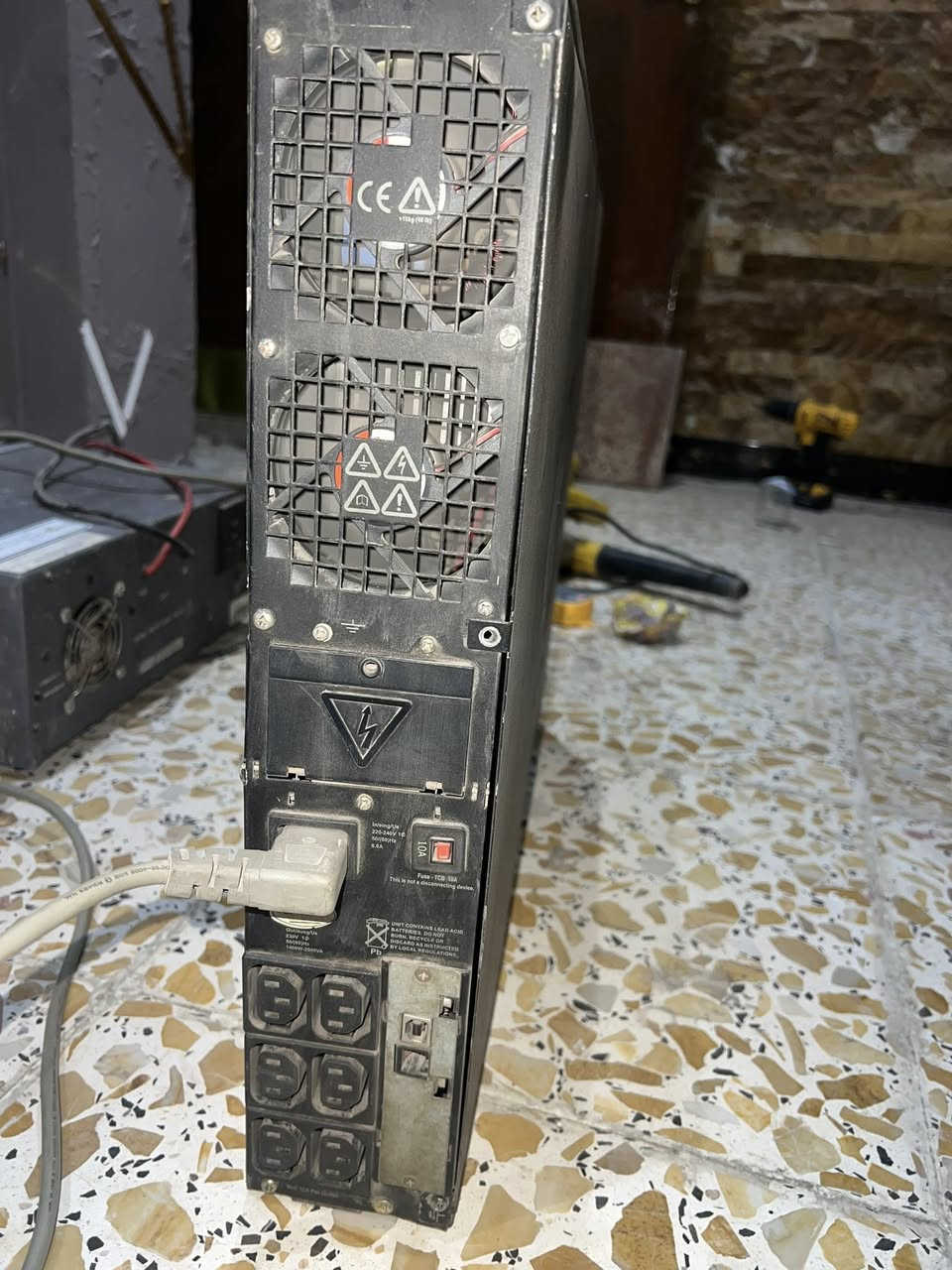 سلام عليكم للبيع يو بي إس
عدد ٣ 
بطاريات جدد 
استعمال قليل 
سعر قيم وآخذ 
رقم ***********
📍بغداد الجديدة
