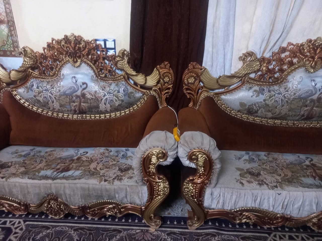 سلام وعليكم تخم ٧مقاعد جديده بعد المكان بغداد مدينة الصدر الاتصال على الرقم الهاتف ***********السعر 350الف
