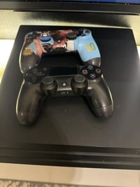 بلايستيشن 4 برو • ١ تيرا • جويستك أصلي