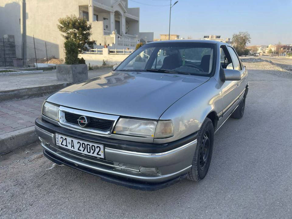 ڤیکترا مۆدێل 1995 مەکینە 20 سەنەوی تا 2027 نوێیە کۆبۆن بەنزینی هەیە بێ دەعمو لێدراو سایارەکە تا بڵێی جوانو بێ مەسرەفە هی ماڵی  خۆمە بەشەرتی گێڕو مەکینەو بەناو کردن  
*********** أربيل, العراق
