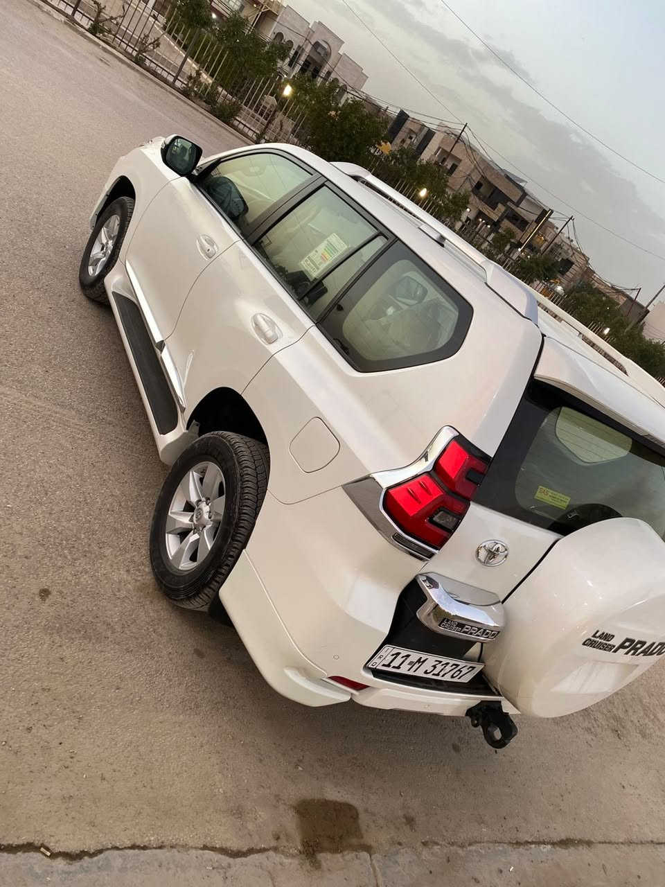 سلام عليكم برادو 2018 TXL
سيارة كفالة عامة عدة بيديار اصبع واحد صغير
ماشية 70الف حقيقي 
زراك لايت 
فتحة سقف 
اشاير بالمري 
مري قلاب 
تشغيل عن بعد
ثلاجة وصطية
كامرة خلفية 
حساسات 
رقم بغداد مشروع وطني بسمي 
سيارة جديدة لا حالوب ولا رصعات كفالة عامة 
السعر 385وبيهة مجال 
للاستفسار ***********
