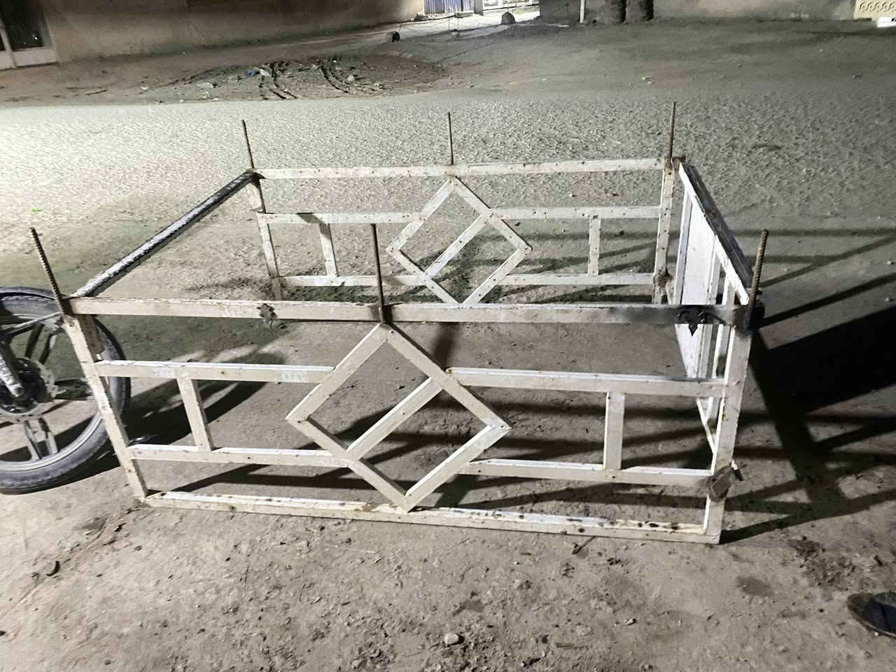 سلام عليكم حبايب امحجر ستوته للبيع امحجر نضيف هاذ كدامكم  او حديده ثقيل من هاذ الزين  السعر امناسب العنوان حله ورديه خارج الرقم ***********
