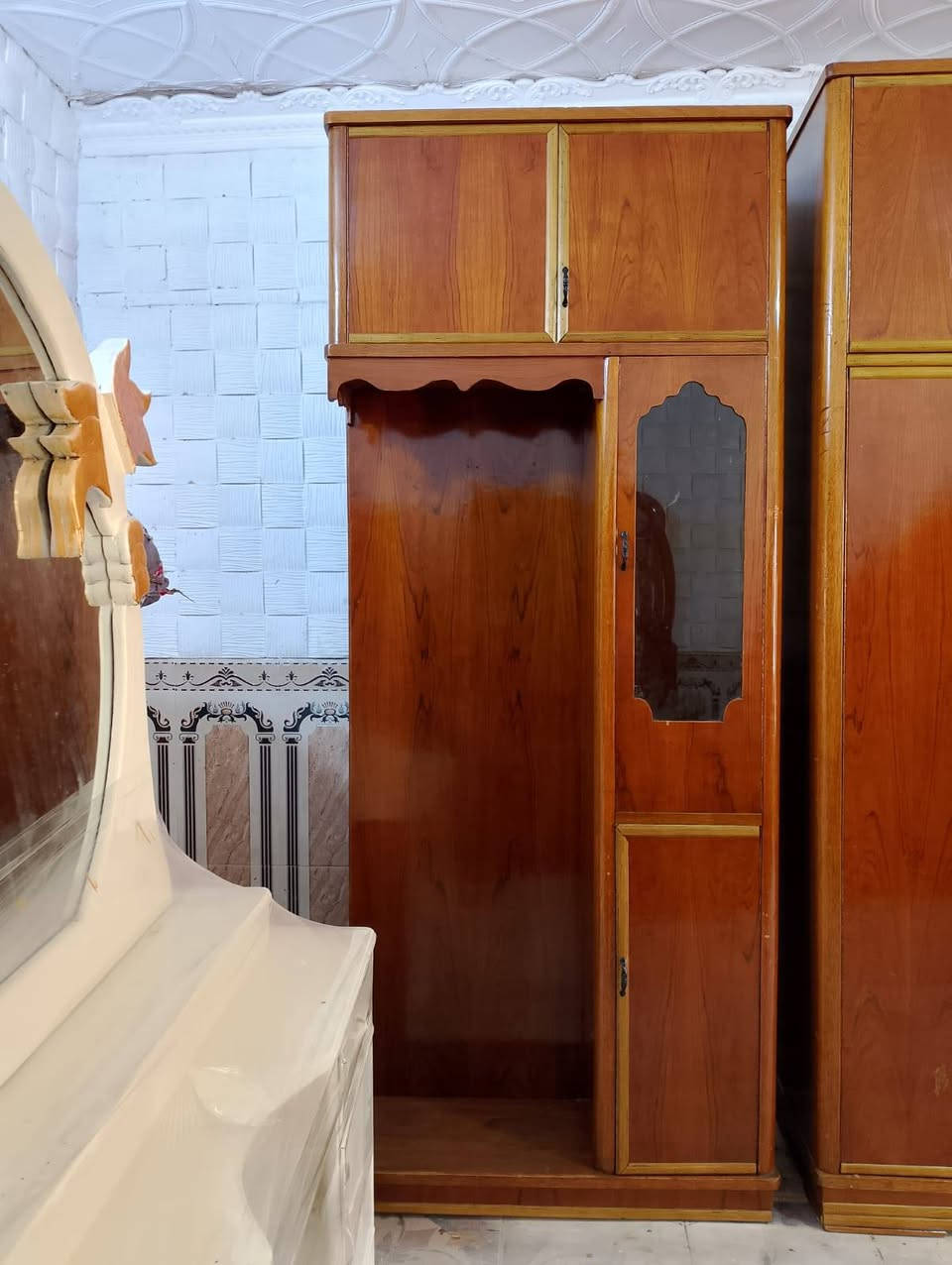 يالله 
غرفة نوم 6باب ملحق صاج تسكام 5ملم 
صاج داخل وخارج جدا نضيفة 
زاوية برتفاع الكنتور  
ضهر جرجوبة براغي 
كامله ع اخر حبايه 

السعر 650 
***********
العنوان حلة ناحية ابو غرق عامود165
شارع الامام فرع سيد رسول

يوجد توصيل وشد بكروة
