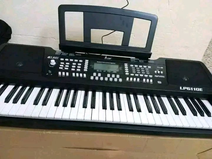 اورك دو ره مي🎹🎹🎹🎹
شرقي غربي  
بي ١١ صوت الات
يعني عود🎵
كمان🎻🎻
ناي🎶
تشيلو🎻
كونترباص
ميبوديكا هرمونيكا
كيتار🎸🎸
بيانو🎹

بي ايقاعات هم شرقيه هم هيوه وغيره نازله بي
وهم تكدر تنزله عن طريق التلفون
وتكدر تربطه بالتلفون وتستعمله مدي
خدمة توصيل لجميع محافظات العراق🚛🚛🚛
تواصل خاص ***********
