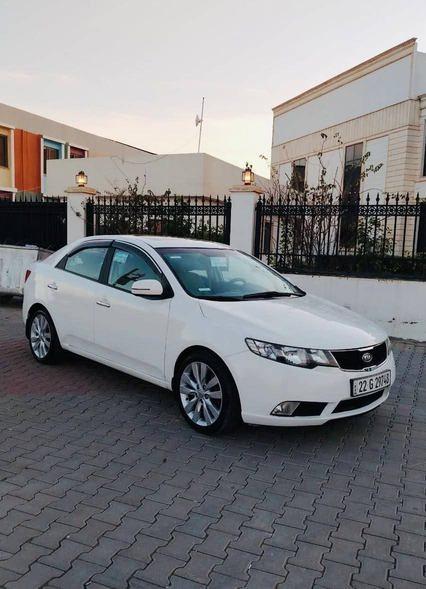 السلام عليكم للبيع نقد فقط 
كيا سيراتو 2012 خليجي فول مواصفات 1/1
بسعر مناسب 100$ 
محرك 1600 دوش بدون عيب 
⬅️جاملغ السكن مبدل بلادي شركة بدون صبغ وبيها ربع الباب صبغ فقط وبيها بارد مكانين والباقي مكفول شرط للفحص 
رقم اربيل دولي سنوية جديد رقم جديد شرط التحويل 
كير/محرك/صدر/تخم تاير/ تبريد ثلج/جاهزة 
العنوان:صلاح الدين/تكريت/القادسية 
السعر 100$ 
للأستفسار....
0770 055 5080
