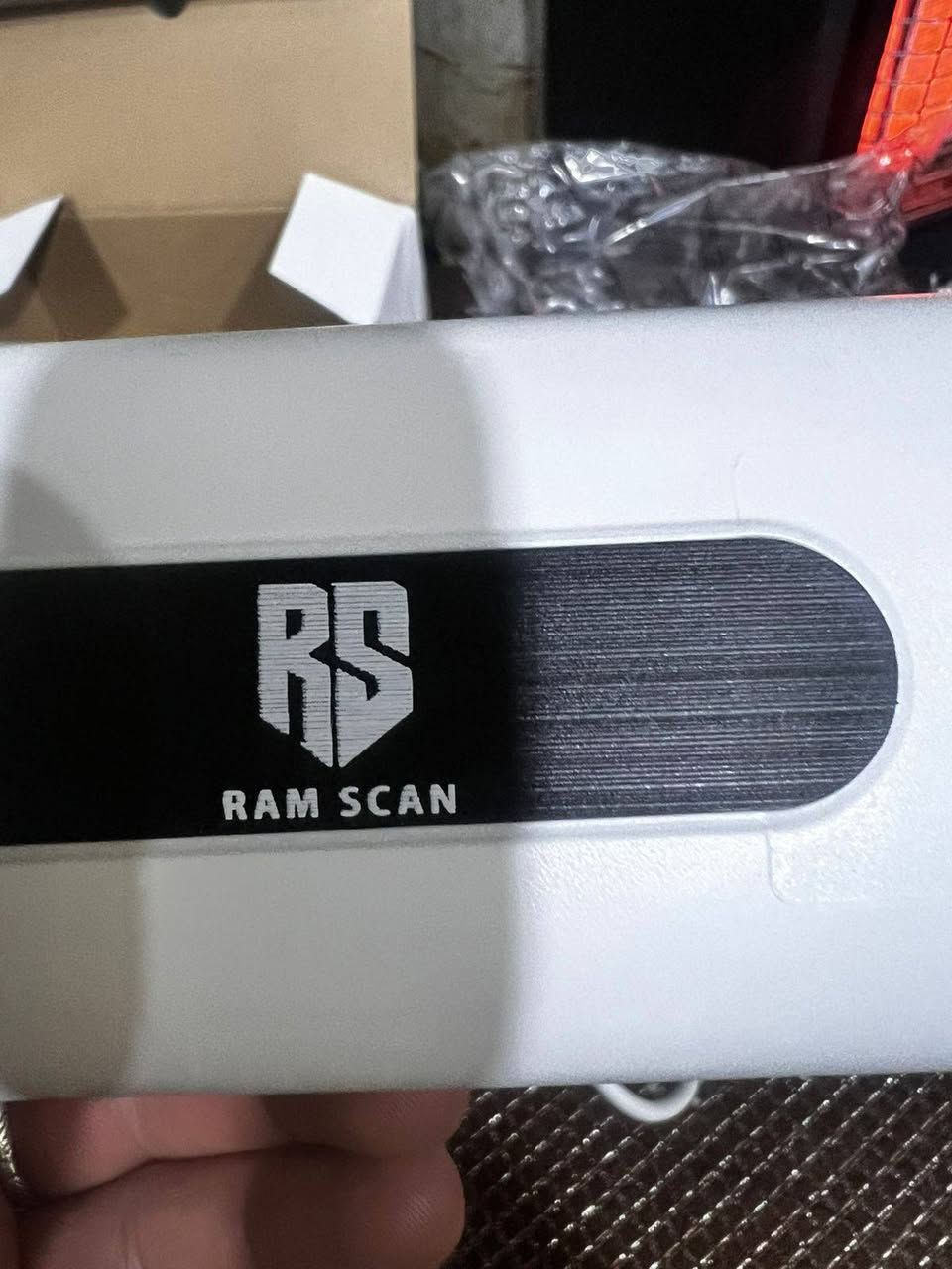 السلام عليكم عدي ميز طعام خشب اصلي+3كراسي خشب +كامرات عدد اربعه جديد البيع لي يحب يتفضل خاص او يتصل ***********
