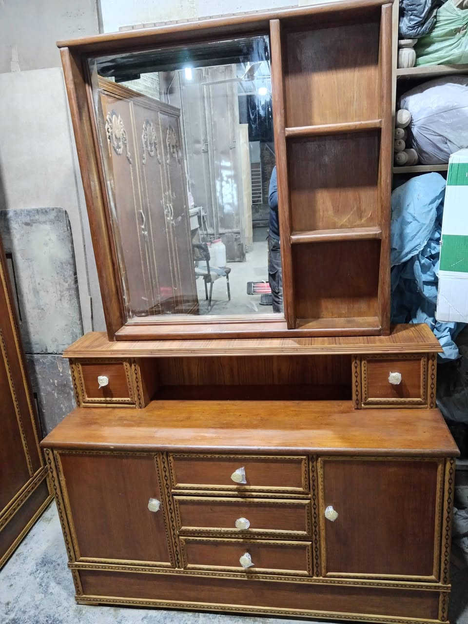 غرفة نوم  صاج الظهر جرجوبه شغل تكمه نظيفه جدا الامين الثانيه شارع الارامل  للتواصل ***********
