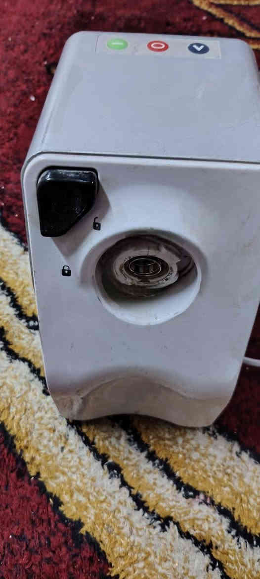 عندي غراض بيت مشكل للبيع
شوف لي يعجبك وقيم بما يرضي الله واخذة مستعجل عل بيع 
المكان الغزالية للاستفسار ***********
مايكرو نوعية سامسونك 
مستعمل قليل 
كامرات تربط علتلفون اصليات عدد 2
جرس باب متكلم 
عدة خياط او دوشمة سيارات

مكنسة زوالي زغيرة مال بالة وي غراضها 
مكينة ثرم بس بدوم ملحقاتها 
مجموعة طوبات 
رحلات جدد لون اخضر واحمر عدد 13
دي جي محيطي صوت عالي 
فيشة حجم كبير 
زولية 5في 6 نوعية تركي اصلية 
عربانة جبلية  
كاونتر  ارضي وملحق  
مكينة غسل زوالي
