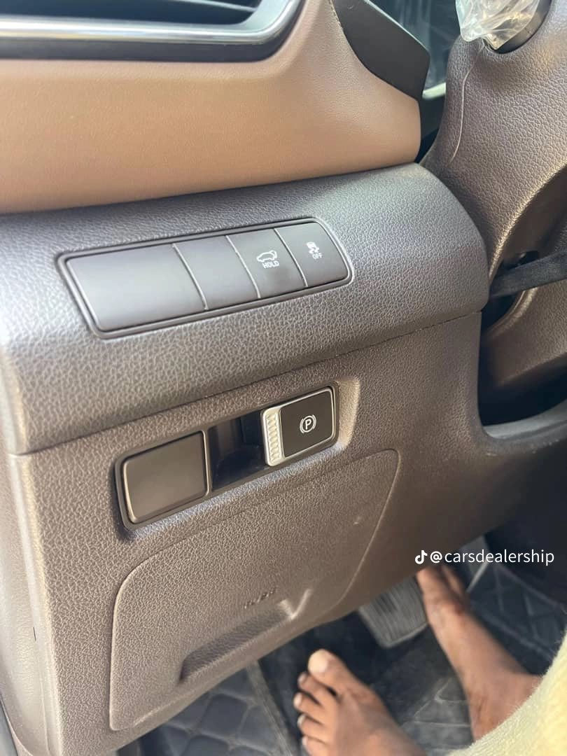 سلام عليكم سنتافي 2021 سياره كفاله ماعدا مكانين بارد سياره مكينه 4سلندر 2.5 فول واصفات عنوانن البصره القبله ***********
