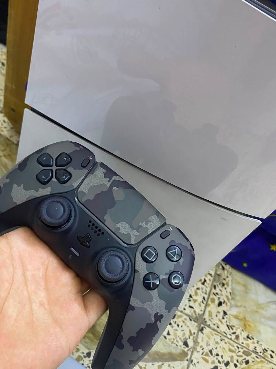 قيم و انطيني سعر
Ps5 سلم وياه 4 جويستكات 
***********

