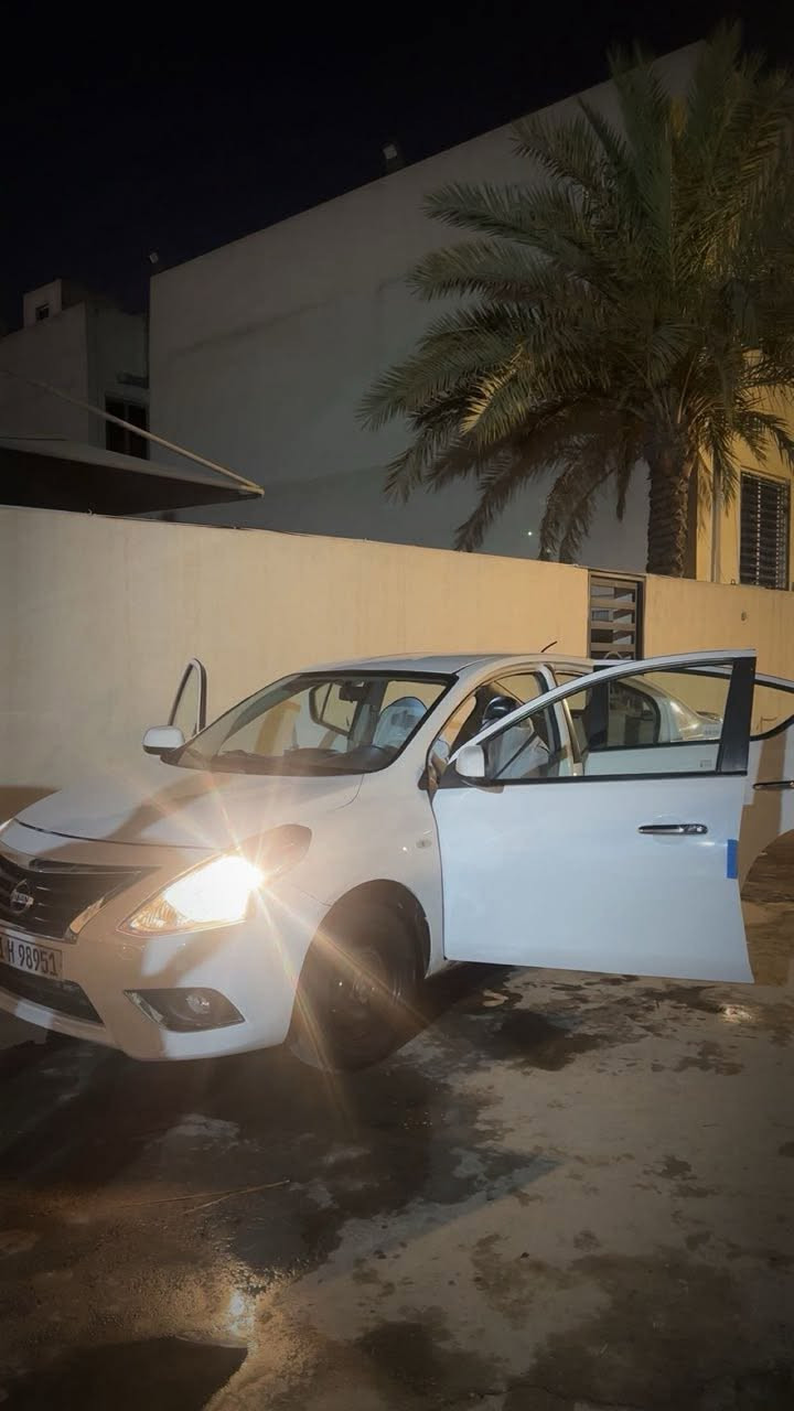 للبيع سني هندي بليته زركه موديل 2019.  ماشيه 140 الف تبريد ثلج ماشاءالله مواصفات عاديه شاشه كبيرة بيه قطعتين الباب العكس السايق والجاملغ العكس السايق صار بيهن شخط وصبغتهن للجماليه 
السياره خير من الله مرتبه إلى آخر درجه ومآبيه اي نقص السياره معروضه 98 وبيه مجال للشراي مكان السياره الدوره / والبياع للاستفسار *********** رضا محمد
