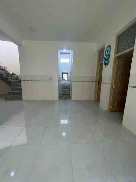 دار للبيع المساحه 400م بناء حديث 2025
يحتوي على غرفتين 5*4
صاله عدد اثنين قياسهم 6*4 و 5*4
استقبال 8*4 ونص
مطبخ بارد 5*4 + مطبخ حار 
صحيات داخليه وخارجيه
مساحة الحديقه والطارمه 200 متر 
العنوان ورديه خارج الشارع المشجر 
للأستفسار الاتصال على ***********
