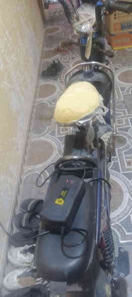 سلام عليكم من رخصه الادمن
دراجة شحن HVS اكبر حجم 20 
بطاريات جدد نواقصها فقط كشن وشاشه شغاله بس مصمقها تريد تبدلها او لا براحتك بعد ما ناقصها شي كلشي شغال بيها وتايرات جدد سعر 250 وبيها مجال لطيبين شراي ***********
