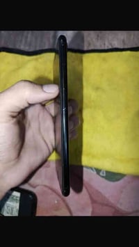 ايفون 8 بلاص بطاريه 100 امبدله بس اصليه شحن لتفكر بيه بس شغله وحده بيه...