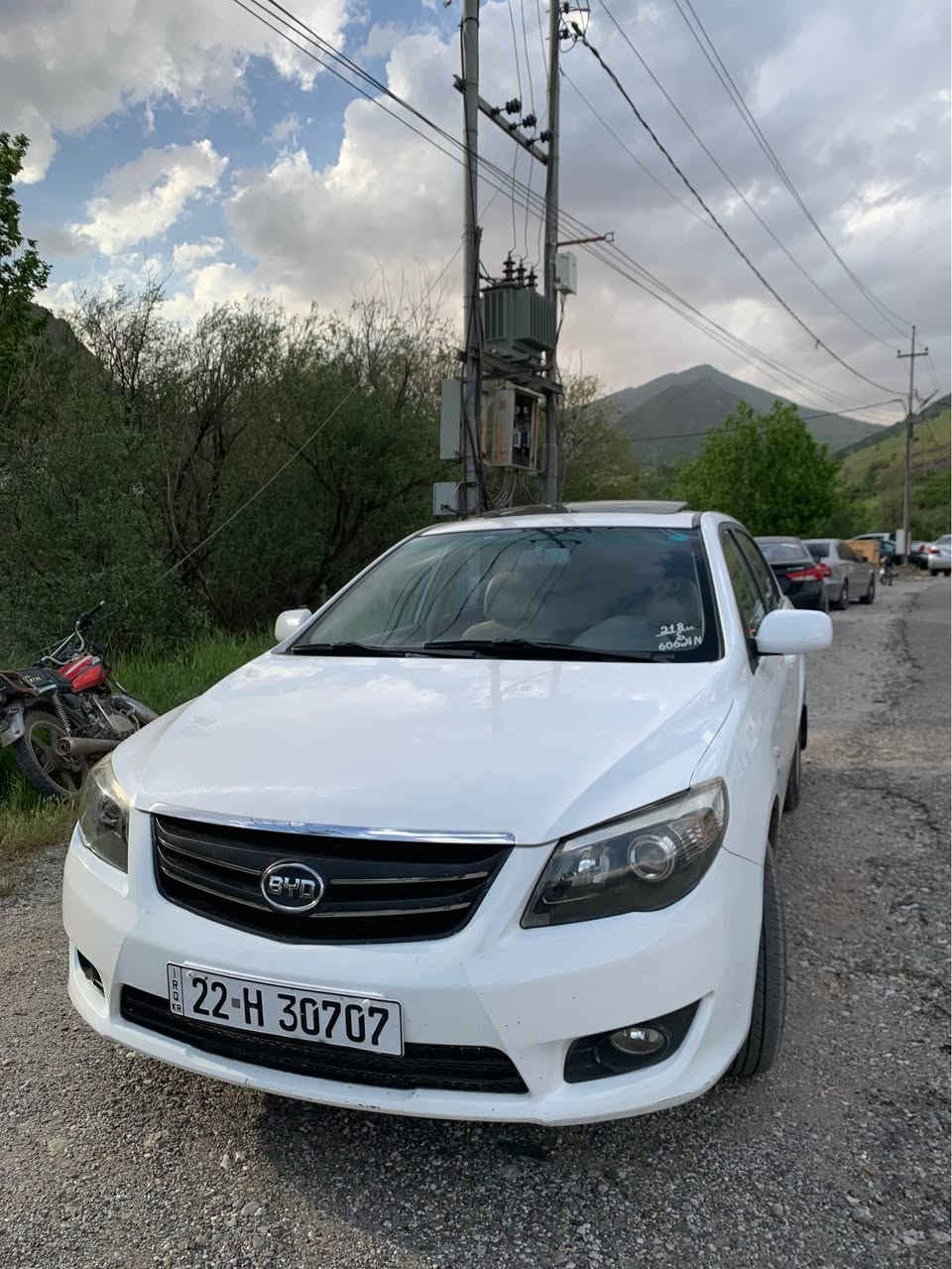 بیوایدی مۆدیل ٢٠١٤ سەیارەکە سبوغی نیە ساردەکوتی نیە هیچی نیە تەنها کەمێک تەزرەی هەیە سەیارەکە فول مواسەفاتە تەنها گێر عادیە سەیارەکە لە شەریکەوە تاکو ئێستا یێک دەستە بە ناوی خۆمە رەقەم و سەنەوی تاکو ٢٠٣٠ نوێیە 
رەقەم تەلەفۆن:***********
شوێن:سۆران
نرخ:٦٤$ مرغصور, أربيل
