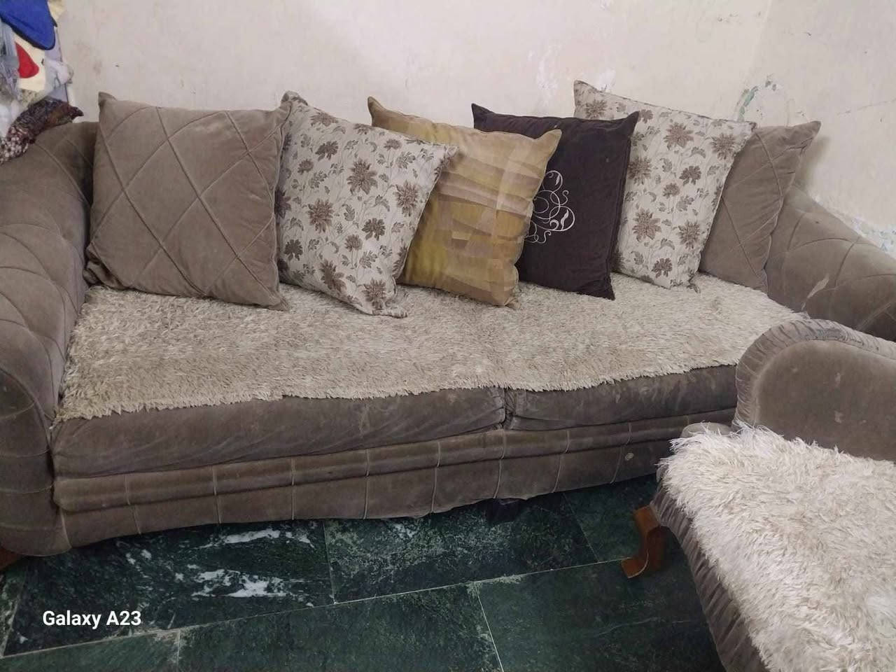 تخم مستخدم للبيع 10 مقاعد بي ضرر بسيط بالمقعد مال القنفه السعر 175 وبي مجال. موجود خاص وهذا رقمي *********** مكاني بغداد واذا تريد توصيل بكروه موجود
