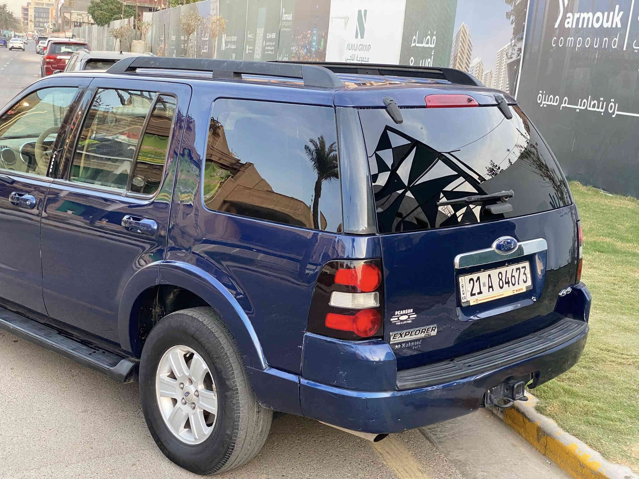 السلام عليكم 
للبيع 
فورد اكسبلورر2008 كلين بدون صبغ فقط دعاميات + بارد خفيف جدا ممبين 
مكينه سته سلندر
خمسه راكب 
قطعتين تبريد 
فور ويل 
تحكمات ستيرن 
كشن سايق كهرباء 
شاشه اندرويد+كاميرا 
رقم سلميانيه الدولي جديد 
تحويل ثاني يوم 
السعر 11000$ وبيها مجال
مكان السياره بغداد اليرموك اربع شوارع
***********

