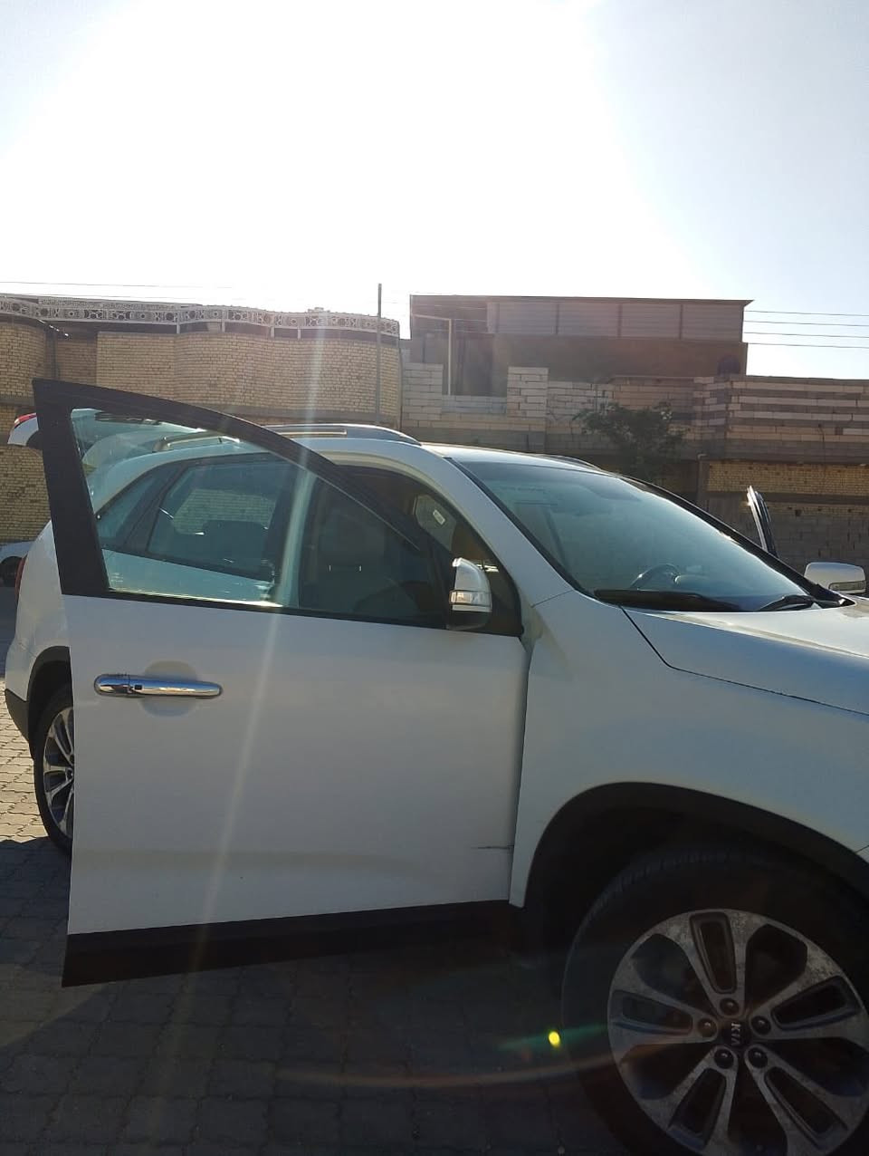 سلام عليكم
كيا سورنتو مديل 2014 خليجي  بيها اربع طلقات وطخه خفيفه بالباب عكس باب السايق وصبغ بنيد فقط مكينه اربعه سلندر 2400 دوش جديده توها شادها تايرات حداديه جديده  ماشيه 195 كم سياره عائليه عدد الركاب 7  
 سعرها 160 
الرقم: ***********
