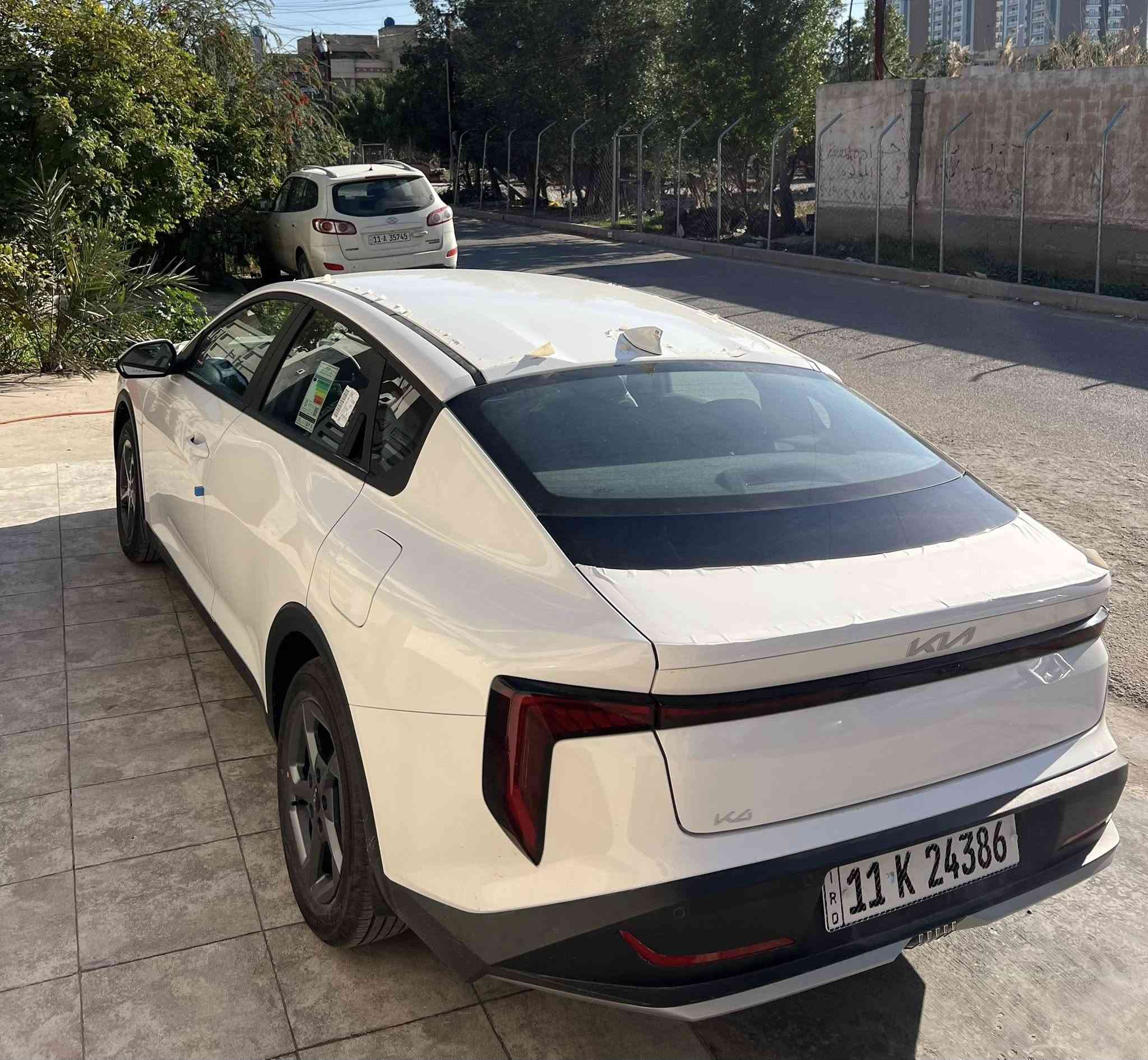 بيع مستعجل سعر مناسب 
للبيع k4 موديل 2025 خليجي رقم بغداد باسمي 
ماشيه توها دخلت الف 
مكينه 2000 دوش 
مدوشمه ارضيات وجلد اصلي 
( سويج )
موقعي اليرموك او حي العدل 
ضمان 5 سنوات 
اتصال ***********
ترهم بيع او مراوس حسب قناعه
