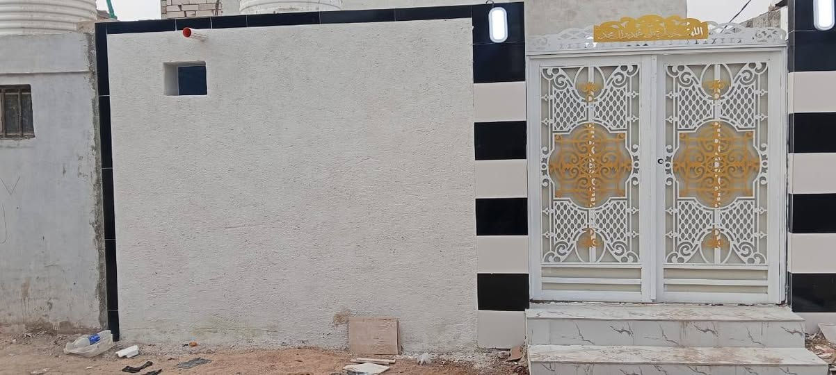 سلام عليكم الدار للبيع البراكيه شارع المعدل خلف جامع الخزاعل المساحة 100متر البناء طابوك السقف عكادة الشيلمان بلجيكي البيت جديد يحتوي على غرفه وصاله ومطبخ وستقبال الخدمات ماء وكهرباء ومولده طابو زراعي قرار محكمة مشمول بل تطويب انا صاحب البيت ابو محمد الغزي السعر مناسب ***********
