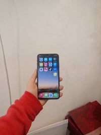 للبيع فقط 11 برو ماكس  جهاز نظيف وشرط ما مفتوح وحاسبة نورمال بدون غراض...