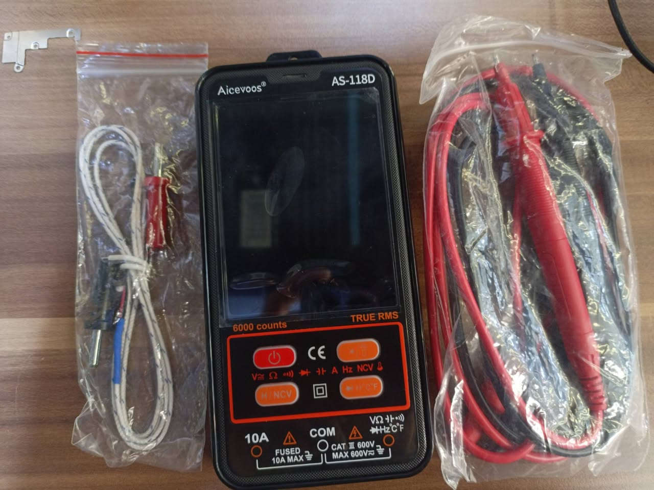 للبيع: جهاز ملتيميتر رقمي ذكي احترافي 

 🛠️⚡لكل فنيي الصيانة، المهندسين، وهواة الإلكترونيات.. متوفر الآن جهاز الملتيميتر الذكي من البراند المعروف Aicevoos بمواصفات عالية وشاشة عملاقة

💡 أبرز المواصفات والمميزات:
شاشة ذكية ملونة كبيرة (4 بوصة): قراءة واضحة  

 يتعرف تلقائياً على نوع القياس (فولت، مقاومة، جرس) بدون الحاجة لتحويل المؤشر يدوياً، ويحميك من الاحتراق نتيحة الاختيار الخطأ
 لقياسات دقيقة جداً ومحترفة للتيار المتردد والمستمر.وظائف متعددة: يقيس الجهد (AC/DC)، التيار، المقاومة، التردد (Hz)، السعة (Capacitance)، وفحص الدايود والجرس
ميزة  فحص وجود الكهرباء في الوايرات والجدران عن بُعد وبدون تلامس للأمان.قياس درجة الحرارة: يأتي مع حساس خاص لقياس الحرارة (°C/°F).تصميم متين وآمن: يحتوي على غطاء حماية ضد الصدمات، وميزة الإطفاء التلقائي (APO) للحفاظ على البطارية.

بسعر 45 الف و توصيل موجود


**إذا كنت صاحب هذا الإعلان وتريد حذفه لأي سبب، رجاءا أرسل رسالة إلى الدعم الفني**