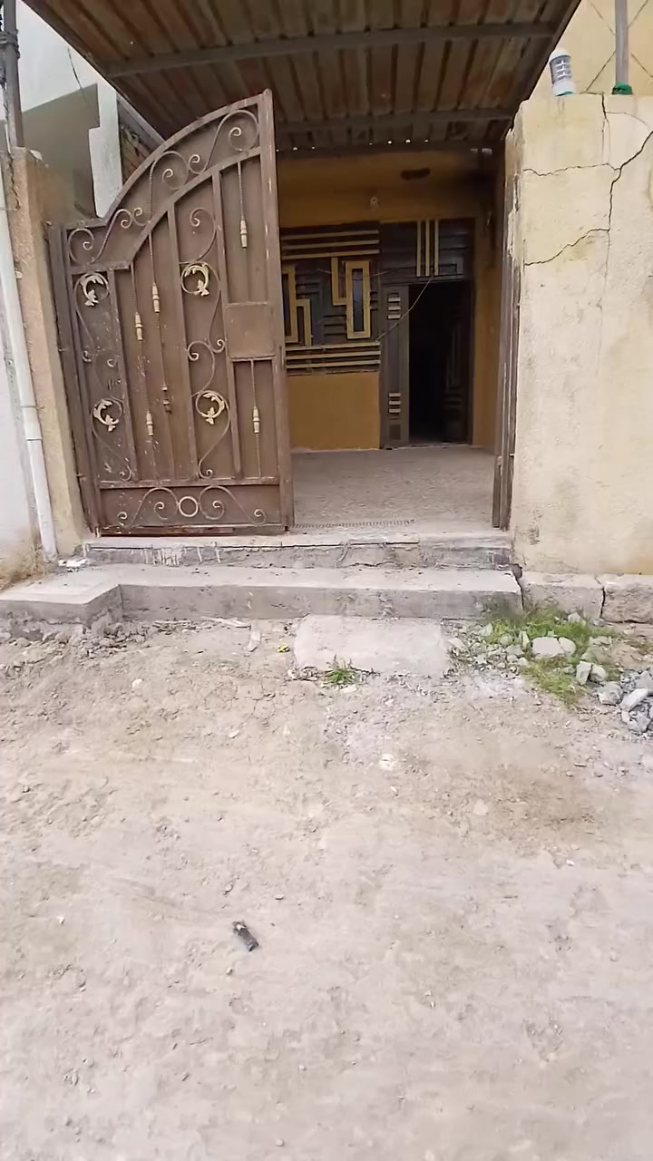 سلام عليكم دار للبيع مساحه ١٠٠متر سند ٢٥ كربلاء شارع الوائلي خلف مجمع الوفر يبعد عن الامام كيلو ونصف عن الأمام ***********
