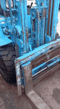 رافعه شوكية متسوبيشي ٤طن جب حاويه ٥حركات طول شوكات متر ونص 
حسين
***********
***********
