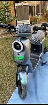 دراجة R9 للبيع  لون سمنتي  استخدم 4 ايام  5 بطاريات 🔋   السعر 530 الف ...