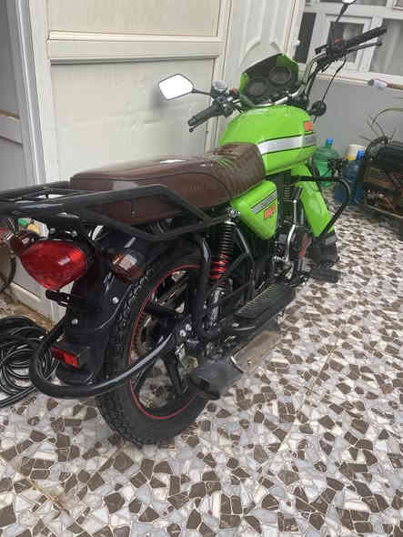 سلام عليكم 
دايوان موديل ٢٠٢٣ طالعة من شركة سيزر رقمها ديالى بأسمي باقية على استلام اللوحات مكينة ٢٠٠ الدراجة كفالة من كلشي ماشية ٤٠٠٠ جديدة اخت الزيرو السعر المطلوب ٢٤٠٠ وبيها مجال مكانها ديالى بعقوبة گاطون الرحمة ما متواجد ع ماسنجر
*********** متواجد واتساب واتصال
