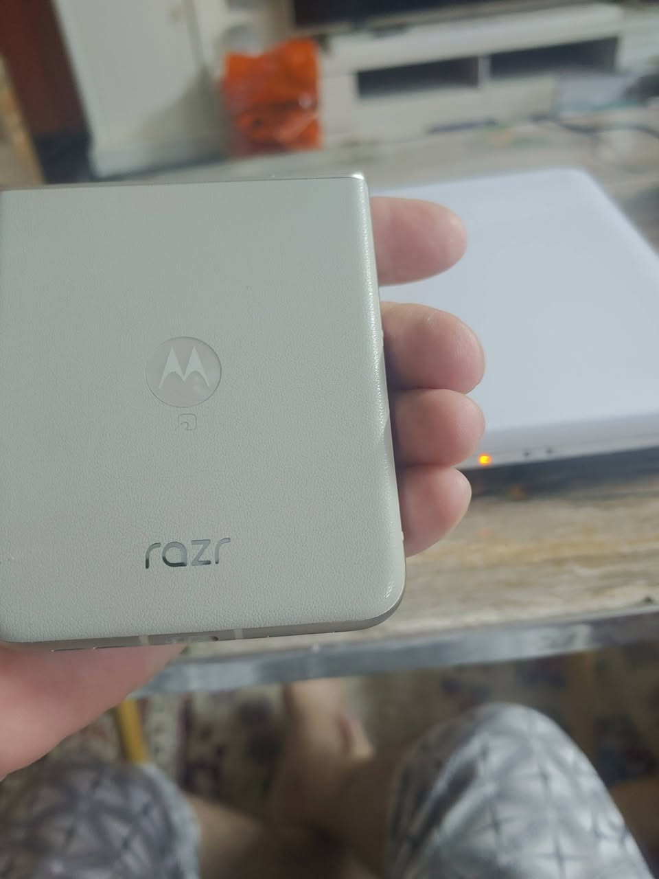 موتورولا razr 50s ذاكره 256 رام 12 شريحتين وحده عاديه ووحده الكترونيه نظيف جدا جدا بدون ملحقات.
السعر 400 الف 
للاتصال عادي وواتسب
***********
