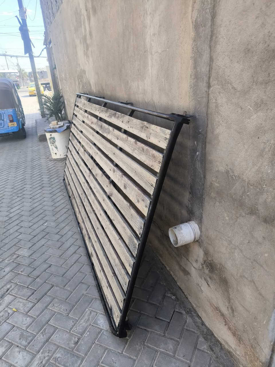 السلام عليكم سيبايه نيسان ناصيه نضيفه كلش السعر ٧٥رقم الهاتف ***********
