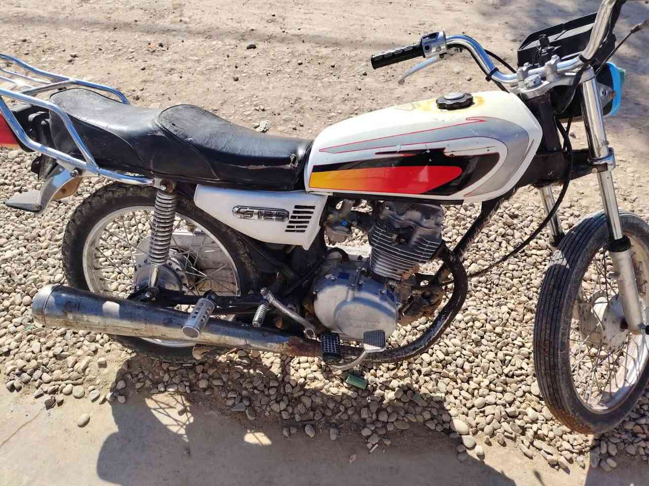 مكلف بنشر اربعه كير للبيع كلك بدون اوراق سعر 250 الشراي يتصل عل رقم ***********
